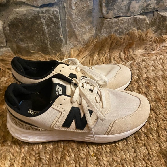 New Balance Cream and Black Sneakers Duo - Picture 9 of 14